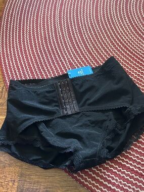 NWT Women's Black High-Waist Shaping underwear